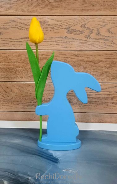 Фигурка декоративная "Зайка с тюльпаном", голубой, 18 см