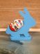 Подставка под киндер "Подарок от зайчика", голубой, 13х13 см в интернет-магазине РечиДоРечи