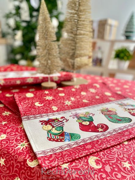 Доріжка на стіл новорічна гобеленова "Різдвяні чобітки" (без люрекса), 45x140, Прямокутна