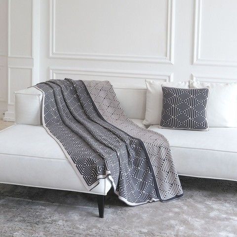 Плед-покривало 150x200 LaModno Monogram Anthracite-Beige (200185) RechiDoRechi 200185 фото