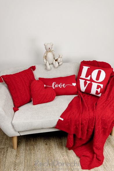 Декоративная подушка вязаная LOVE, 30x45