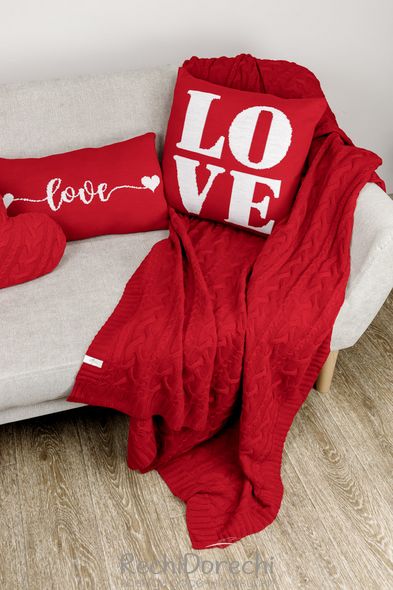 Декоративная подушка вязаная LOVE