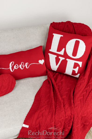 Декоративная подушка вязаная LOVE