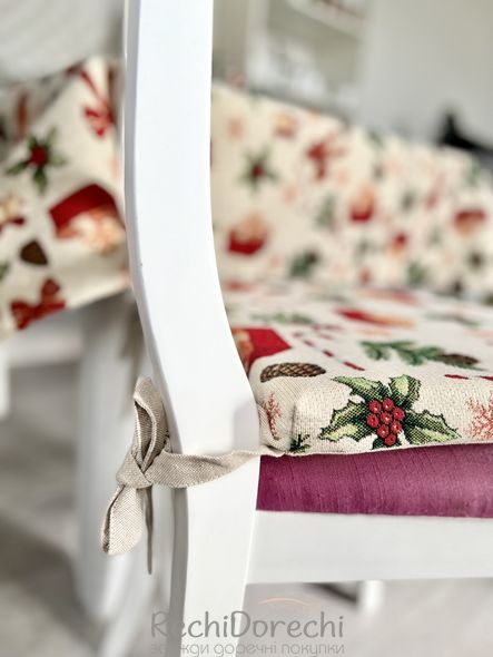 Новогодняя подушка на стул гобеленовая «Подарочки» (Золотой люрекс), 40x40