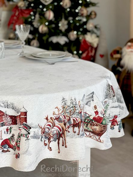 Скатертина овальна гобеленова новорічна "Олені Санти" (срібний люрекс), 137x300, Овальна